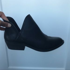 Below-ankle booties
